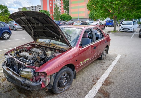 JUNK CAR IN BLOOMINGTON